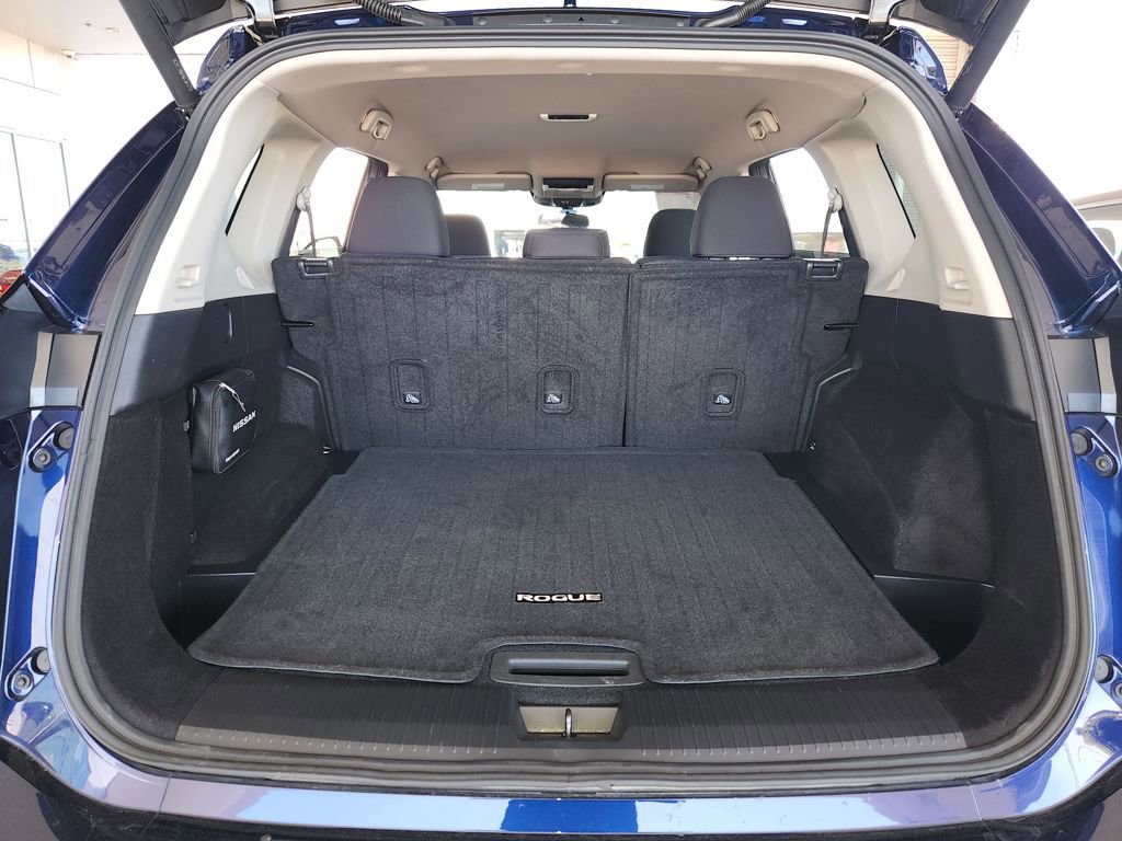Used 2025 Nissan Rogue SV AWD/4WD image 13