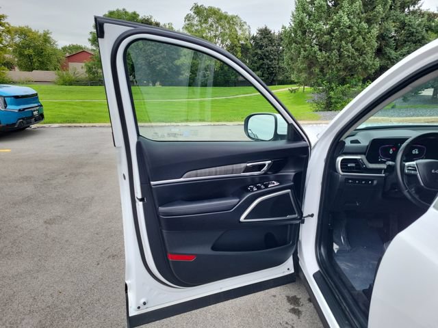 Certified 2023 Kia Telluride EX w/ EX Captain's Chair Package FWD image 13