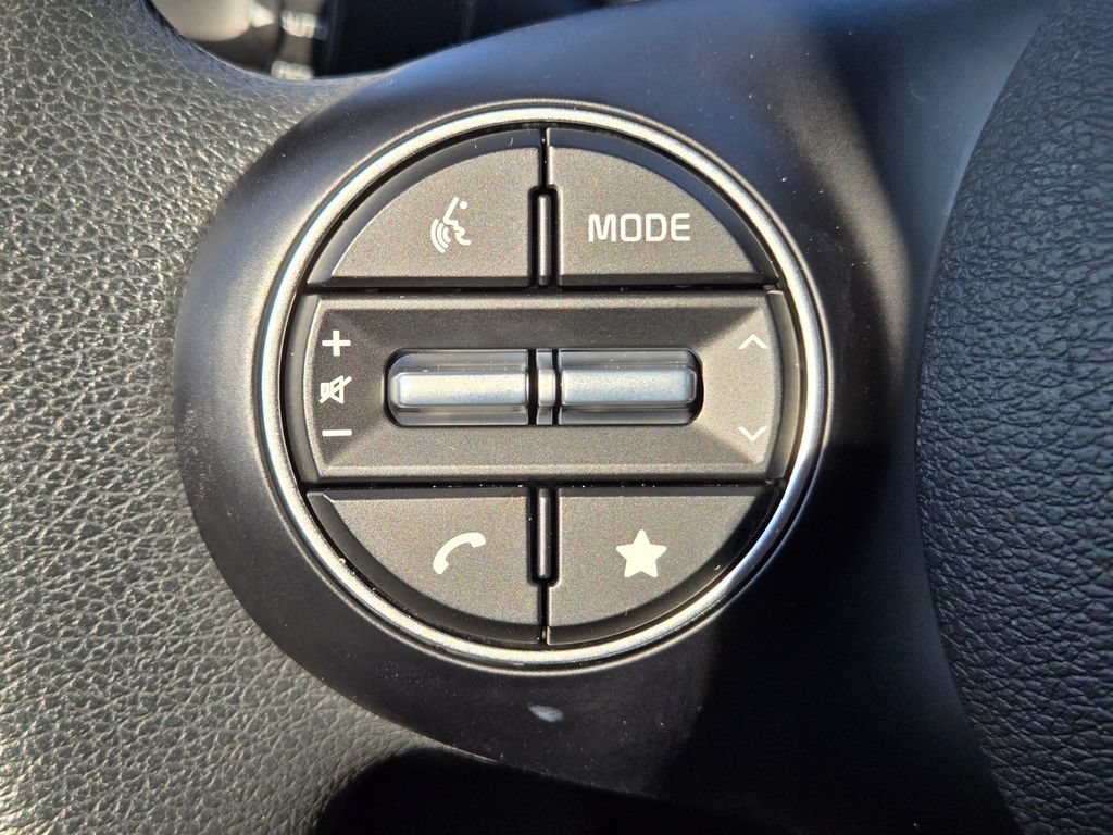Certified 2025 Kia Soul LX w/ LX Technology Package FWD image 22