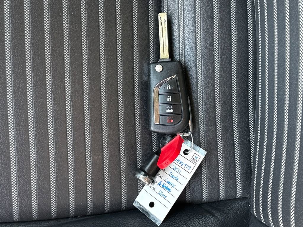 Used 2021 Toyota Camry SE image 28