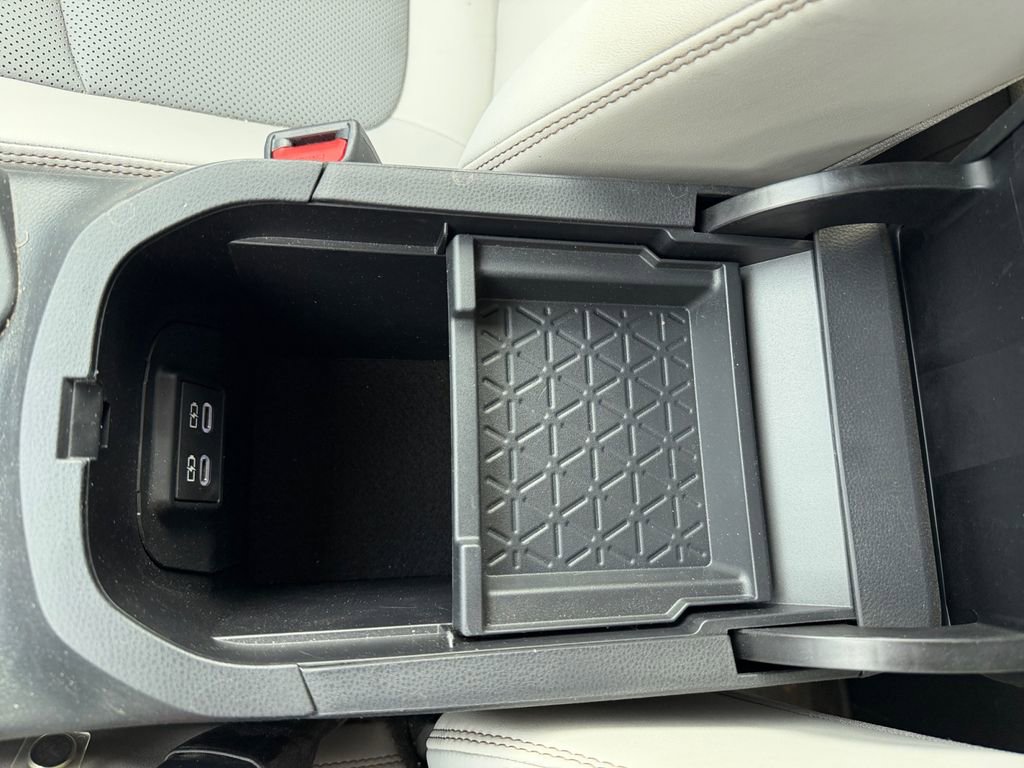 Used 2023 Toyota RAV4 Limited image 27