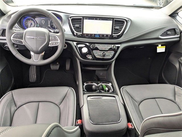 New 2026 Chrysler Pacifica Limited w/ Trailer Tow Group image 28