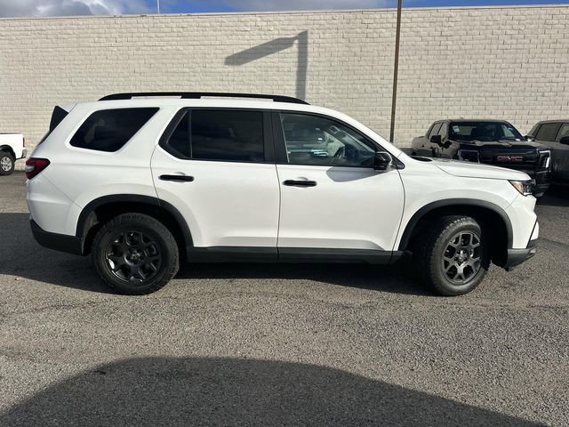 Used 2024 Honda Pilot TrailSport image 3