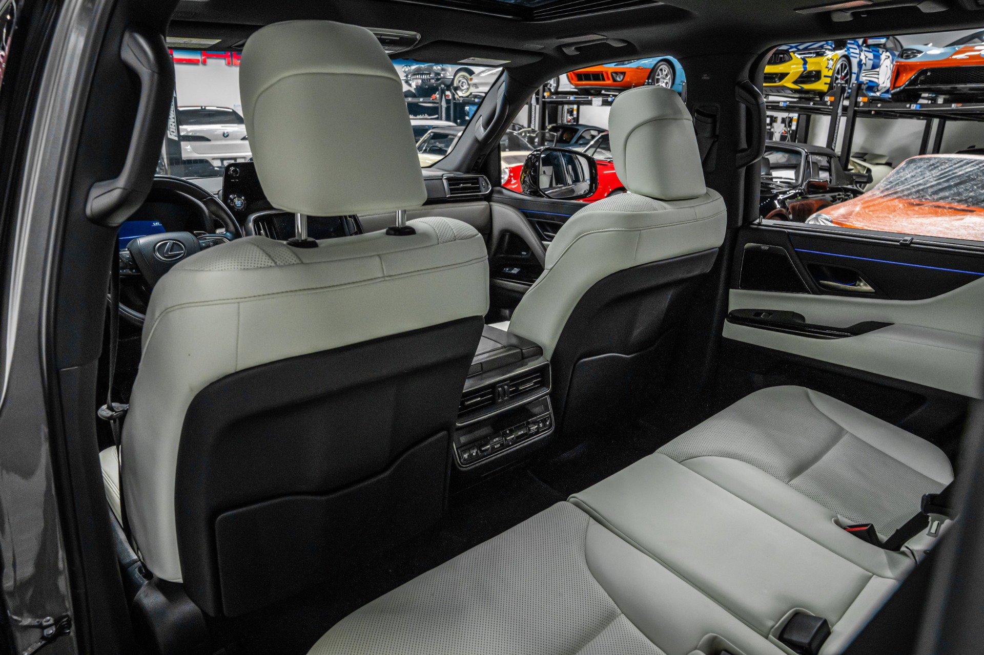 Used 2024 Lexus LX 600 4WD w/ Appearance Package image 25