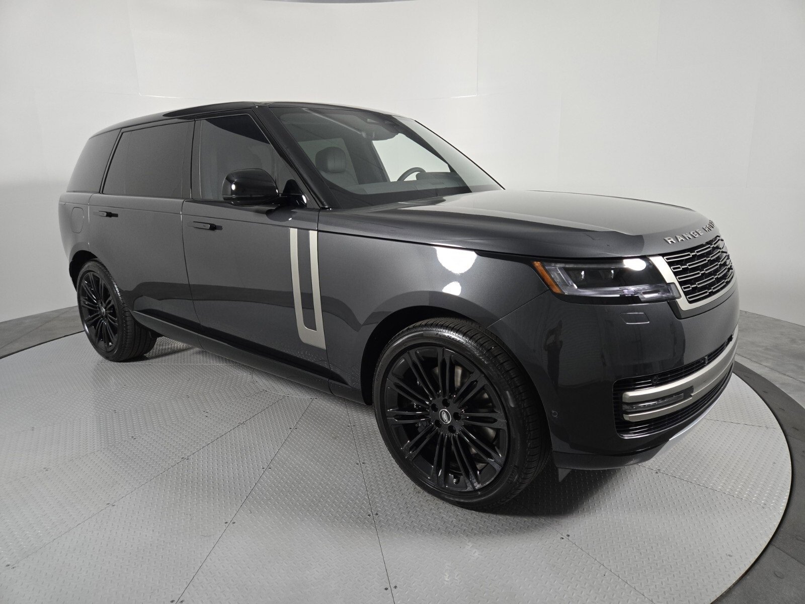 New 2025 Land Rover Range Rover Long Wheelbase SE image 14