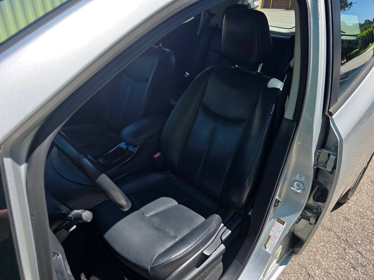 Used 2015 Nissan Leaf SL w/ Premium Package FWD image 14
