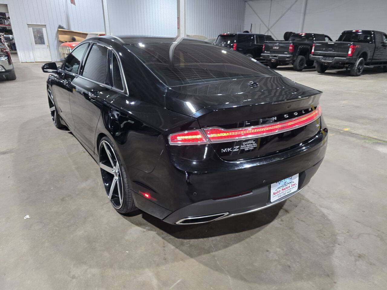 Used 2017 Lincoln MKZ Premiere FWD image 11