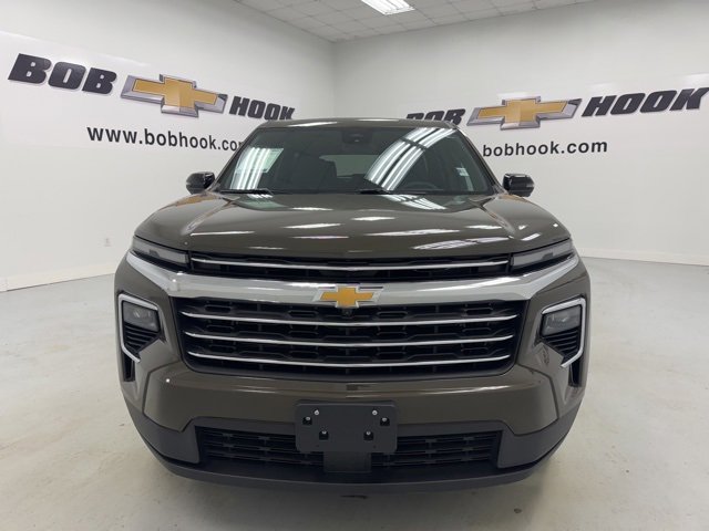 Used 2024 Chevrolet Traverse LT w/ Trailering Package image 2