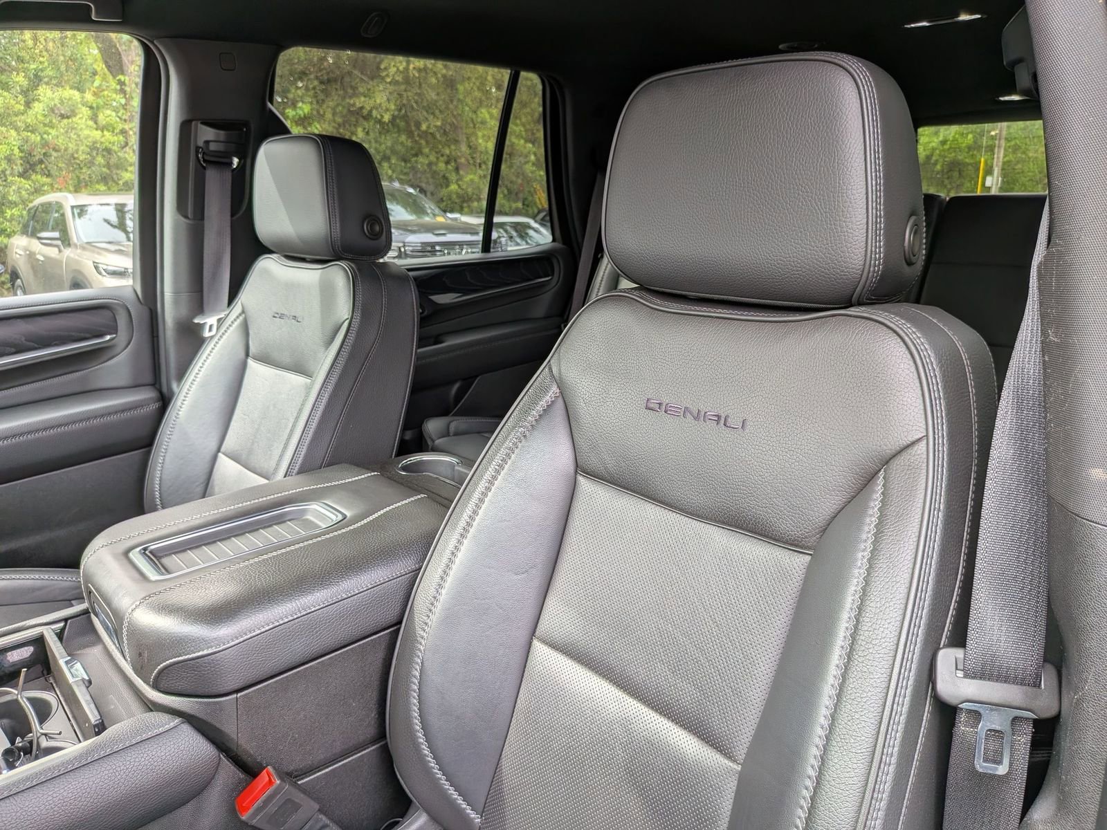 Used 2023 GMC Yukon Denali AWD/4WD image 15