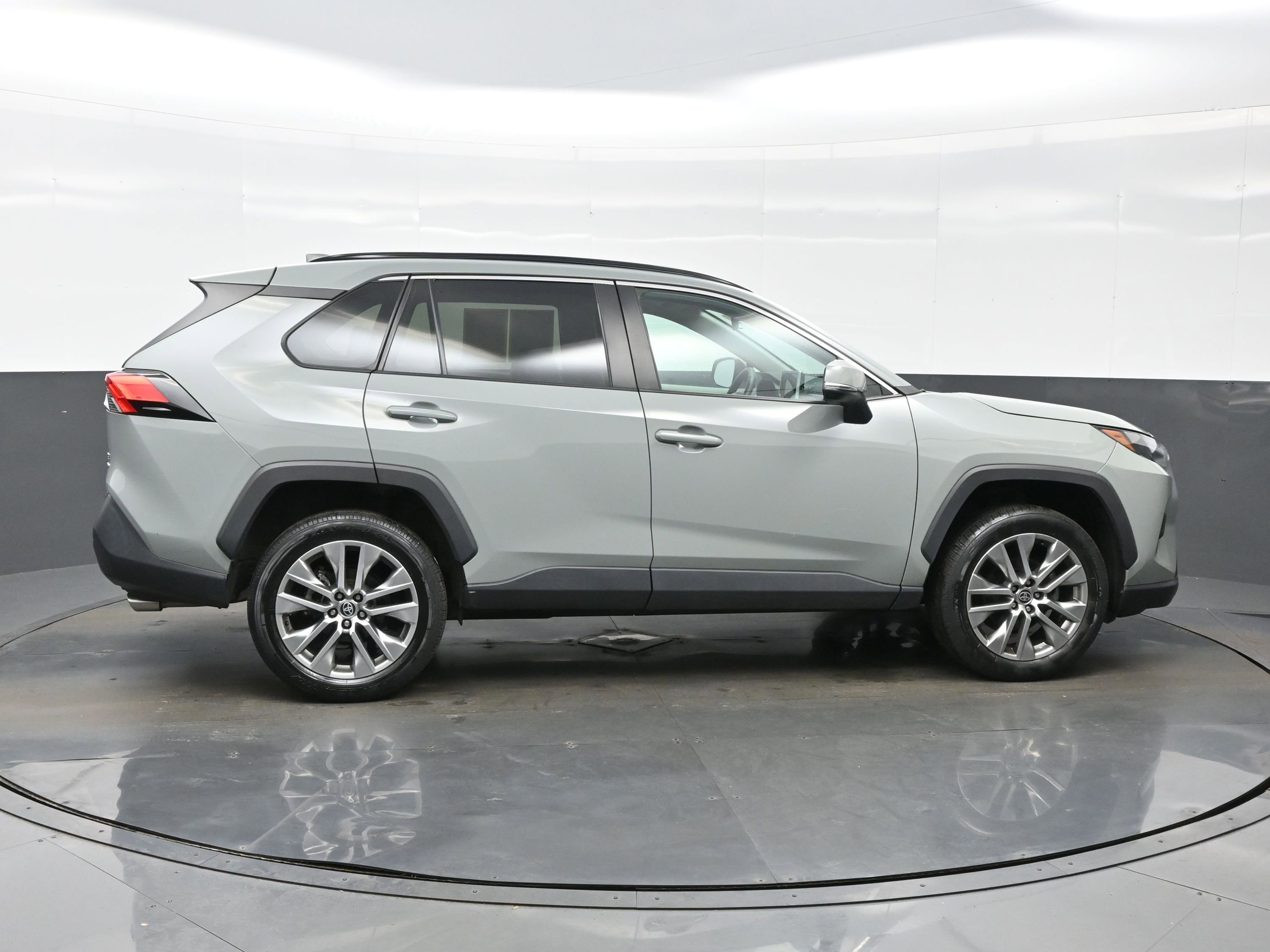 Used 2023 Toyota RAV4 XLE Premium AWD/4WD image 7