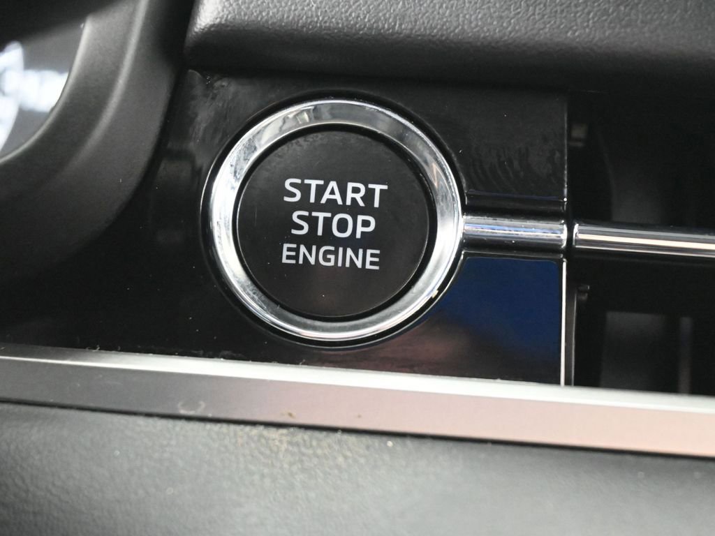 Used 2022 Mitsubishi Outlander SE image 37