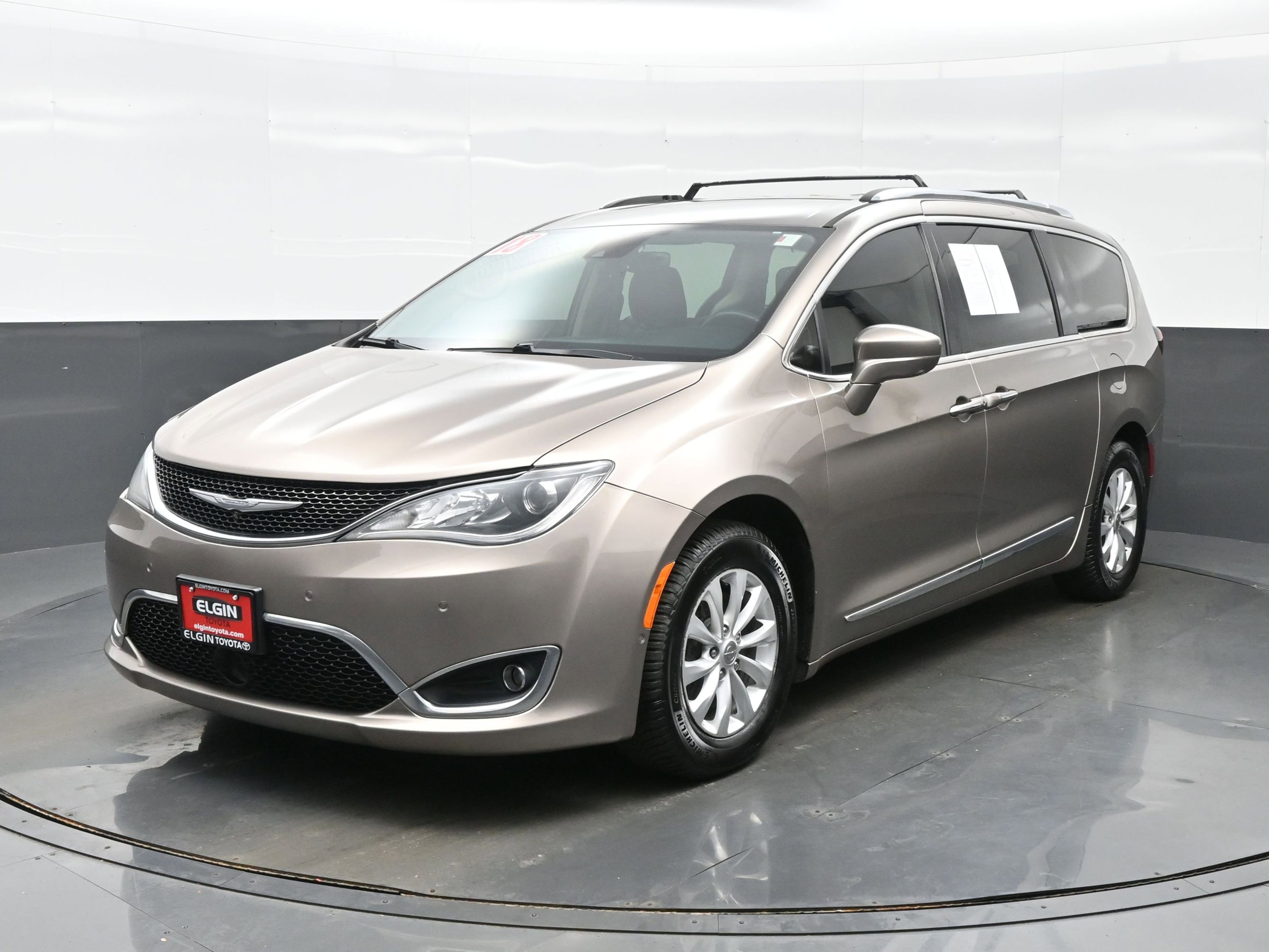 Used 2018 Chrysler Pacifica Touring-L Plus w/ Advanced Safetytec Group FWD image 2