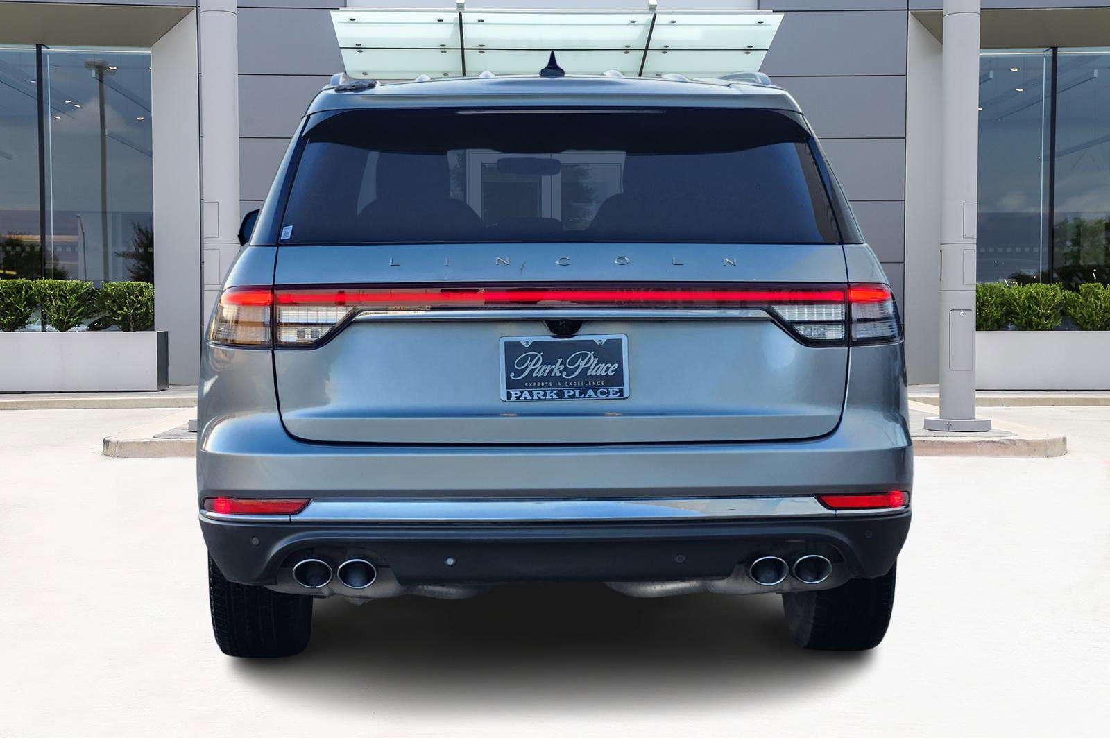 Used 2022 Lincoln Aviator Reserve w/ Equipment Group 201A image 6