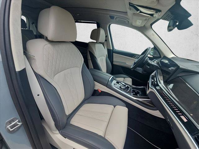 Used 2025 BMW X7 M60i AWD/4WD image 21