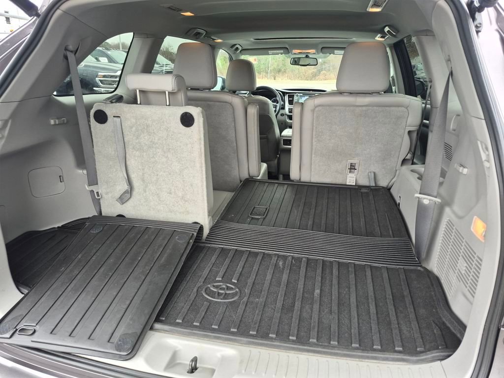 Used 2016 Toyota Highlander Limited image 11