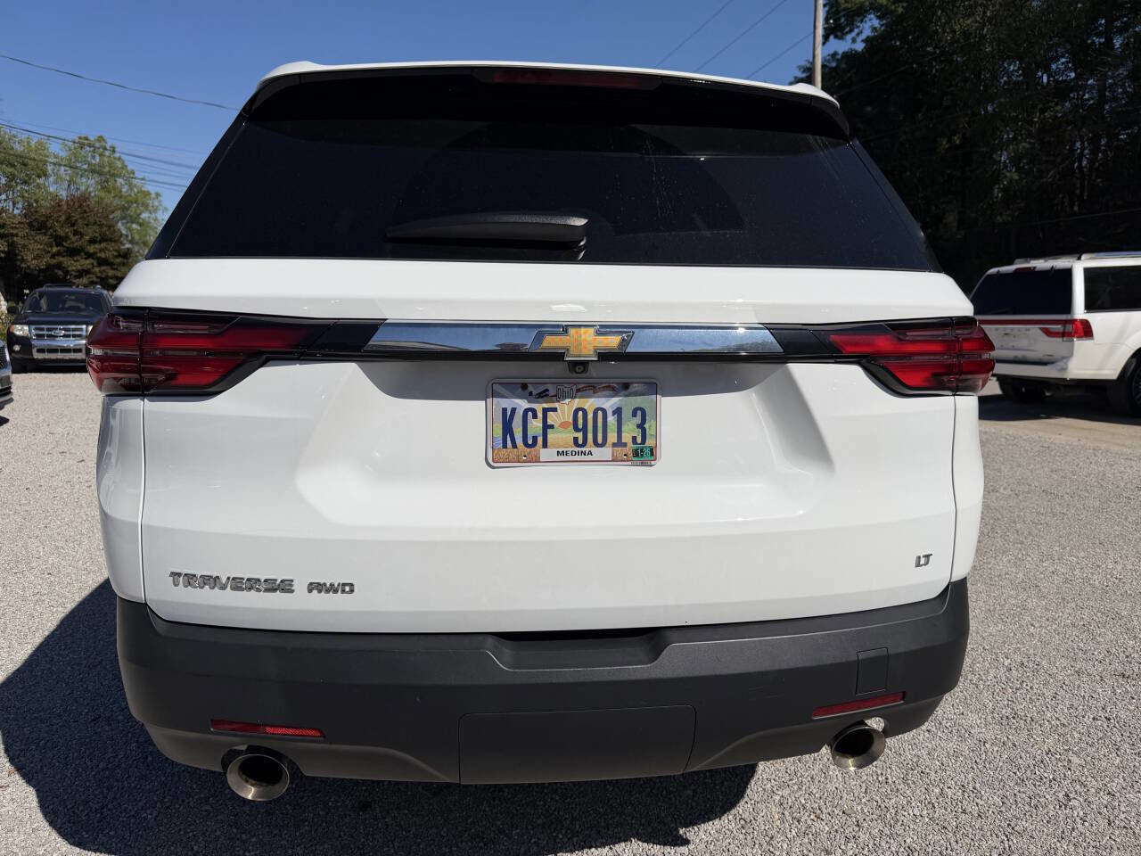 Used 2023 Chevrolet Traverse LT image 3