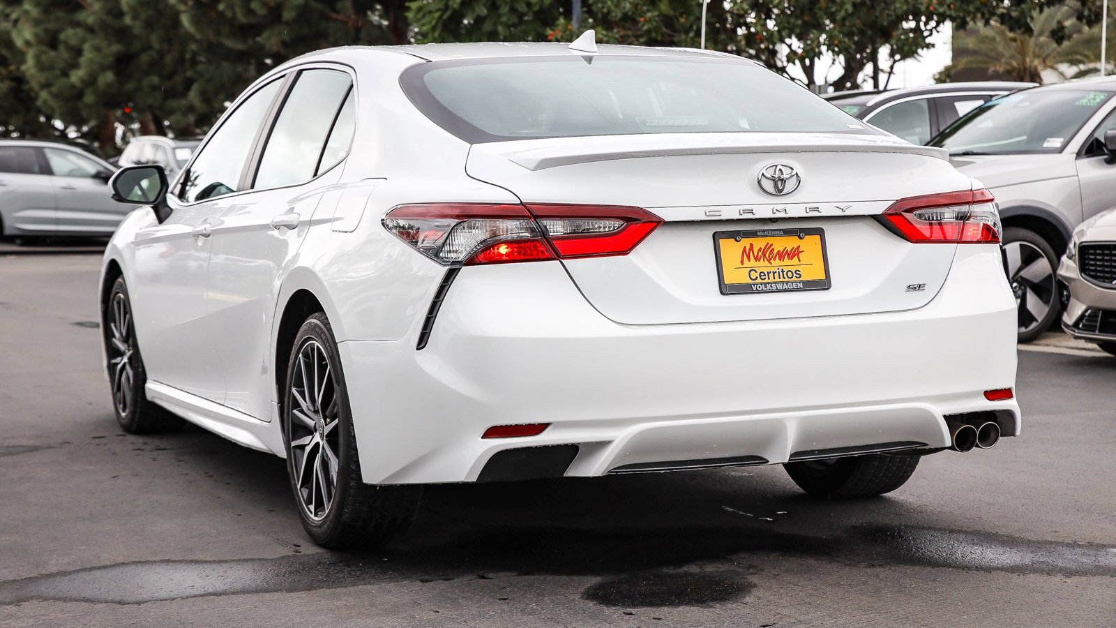 Used 2023 Toyota Camry SE image 11