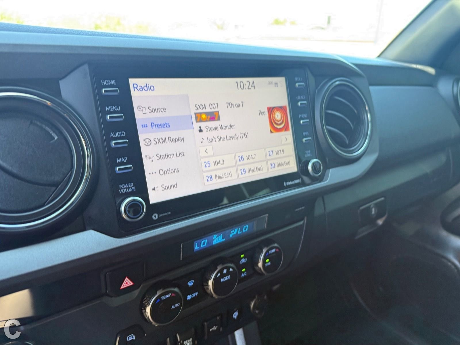 Used 2022 Toyota Tacoma TRD Off-Road w/ Technology Package RWD image 28