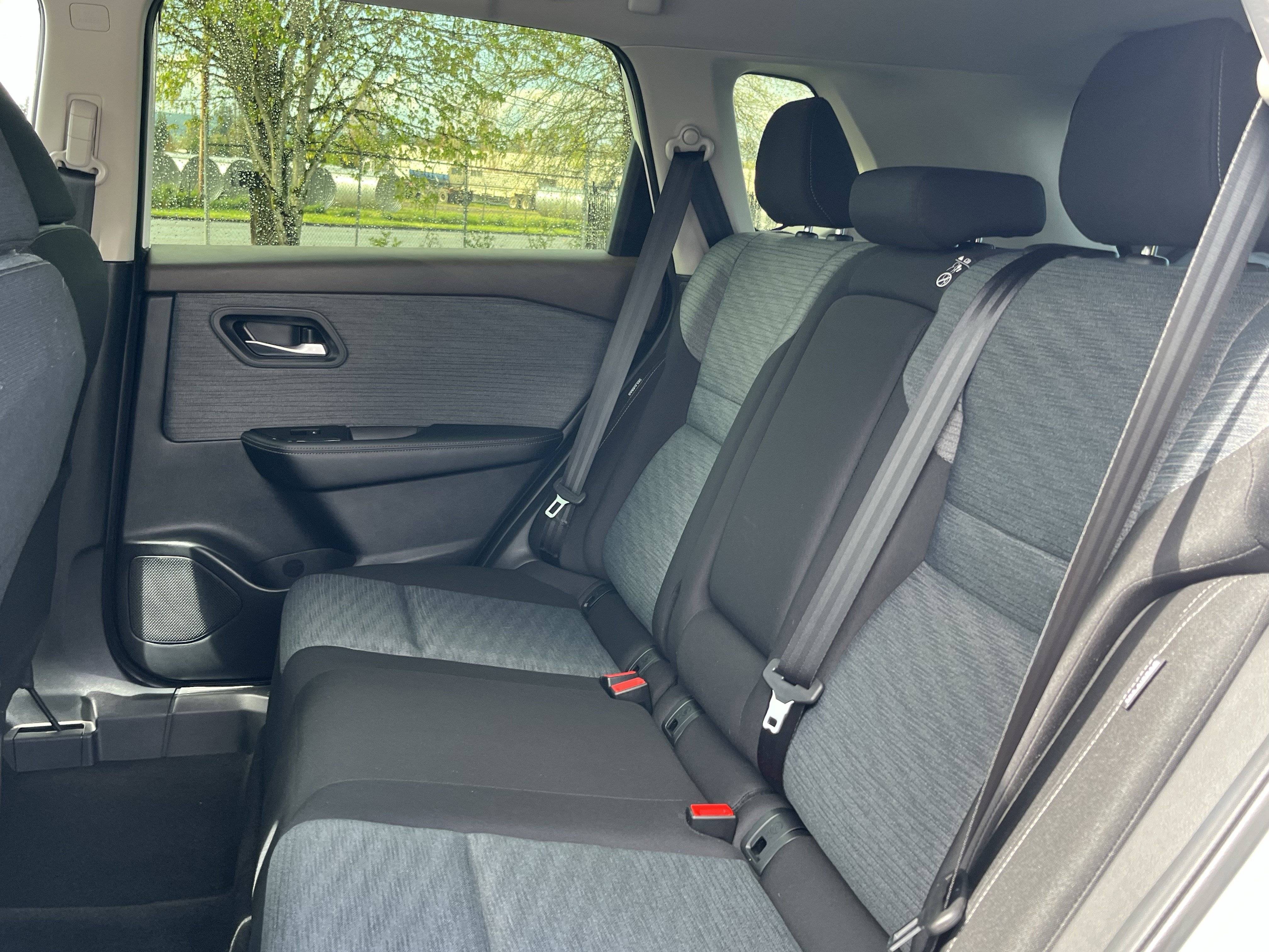 Used 2023 Nissan Rogue SV image 14