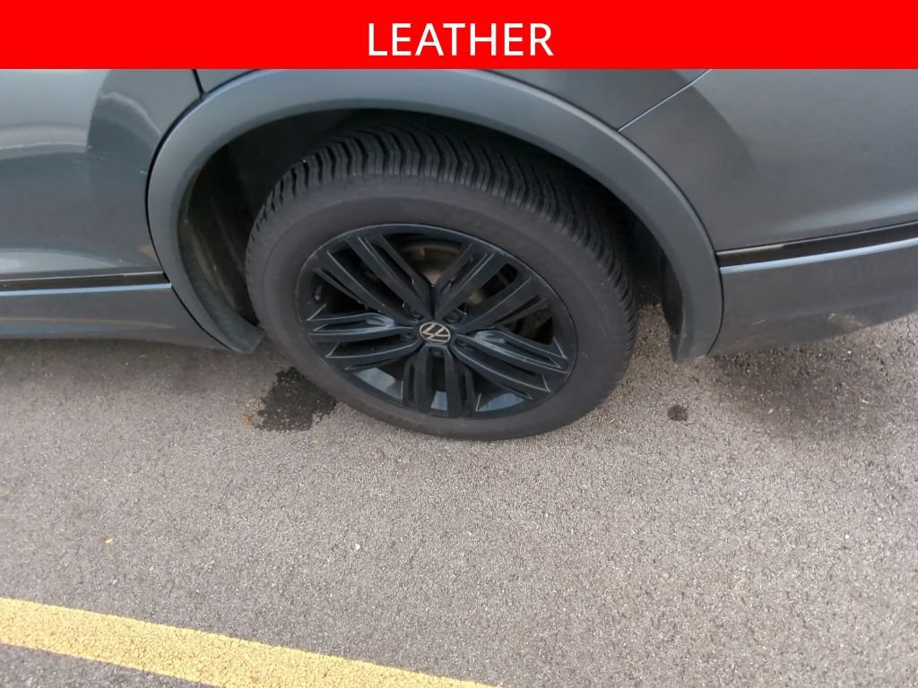 Used 2022 Volkswagen Tiguan SE R-Line AWD/4WD image 5