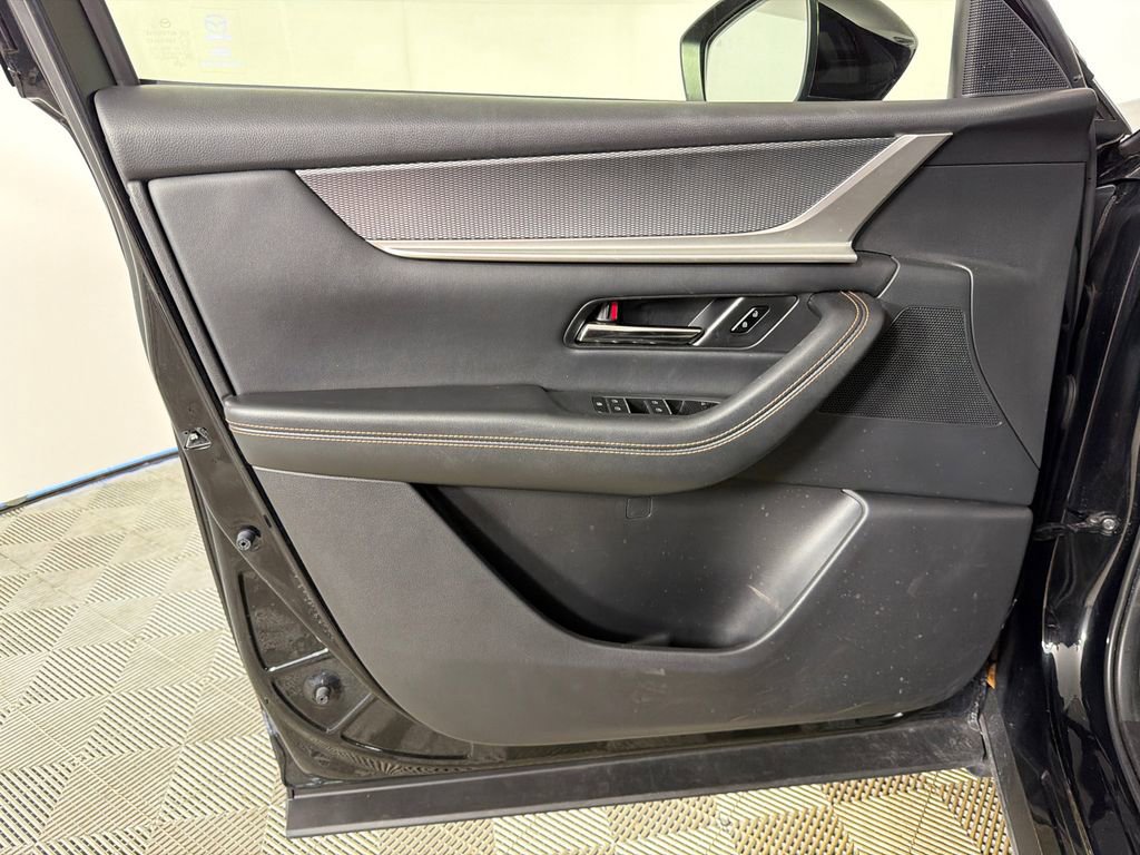 Used 2025 MAZDA CX-70 3.3 Turbo w/ Preferred Package image 11