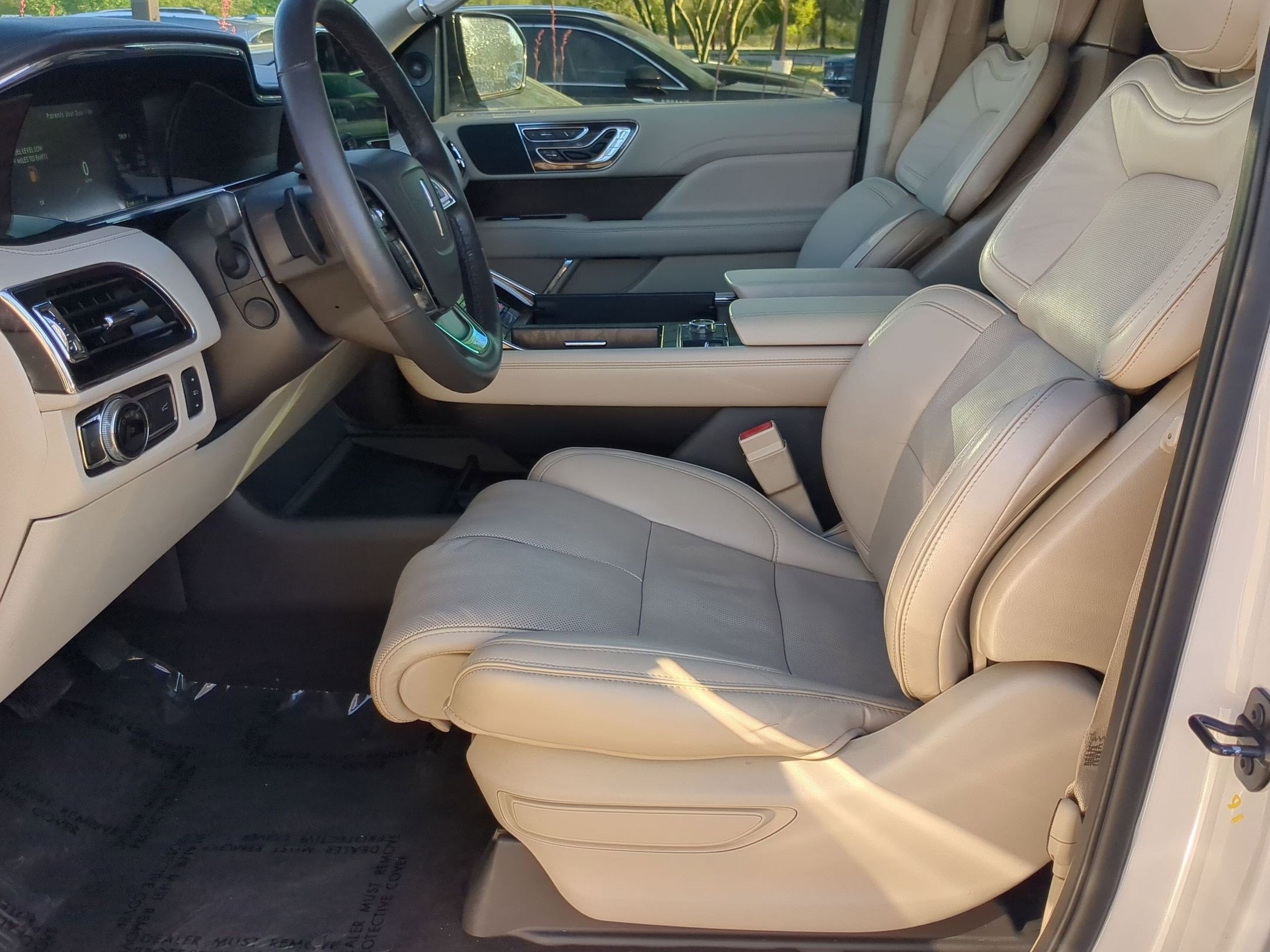 Used 2019 Lincoln Navigator Select w/ Cargo Package image 10