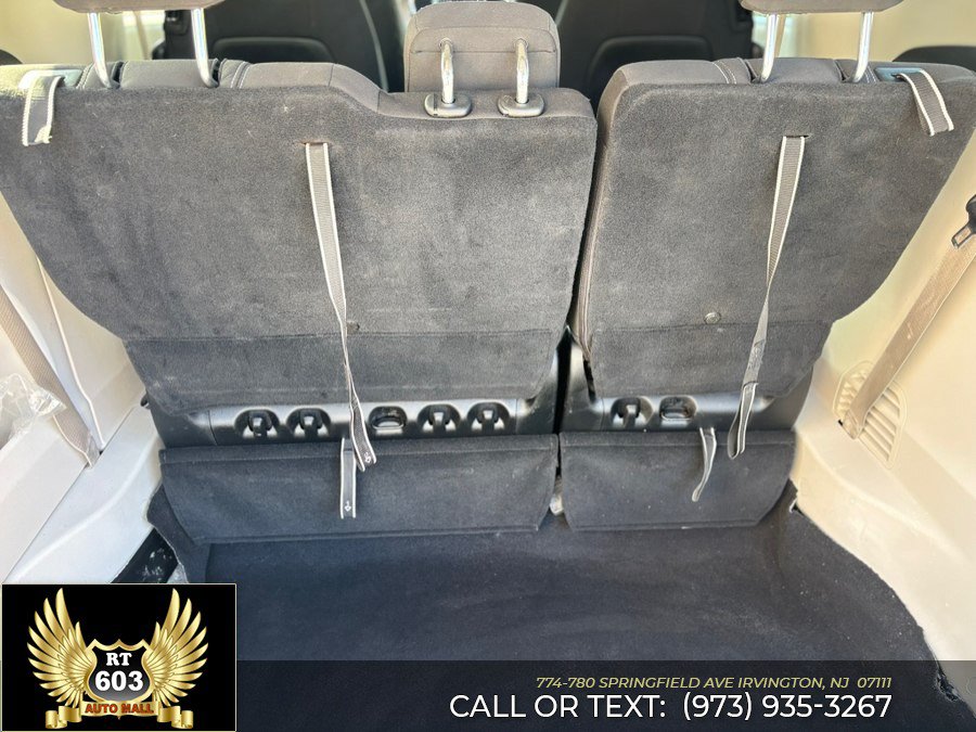 Used 2023 Chrysler Voyager LX FWD image 7