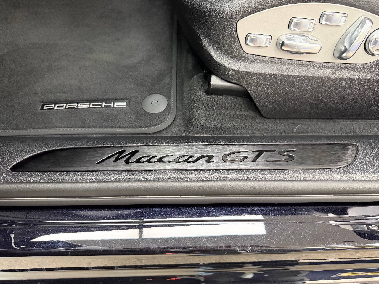 Used 2025 Porsche Macan GTS w/ Premium Package Plus (PU3) AWD/4WD image 24