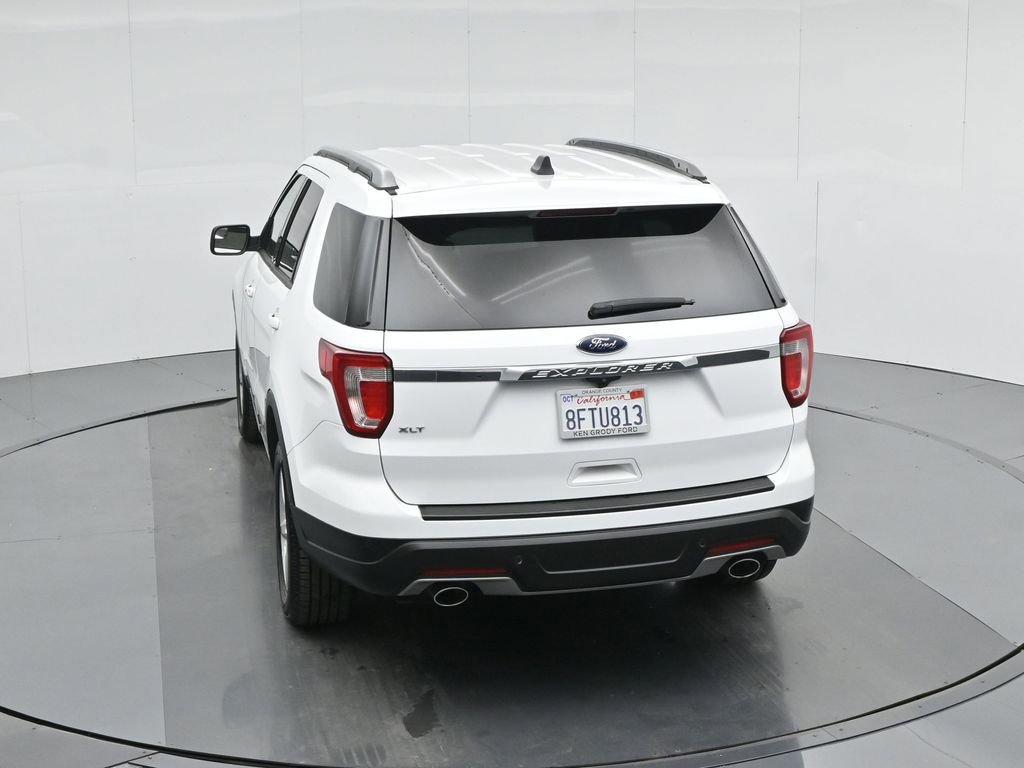 Used 2018 Ford Explorer XLT image 44
