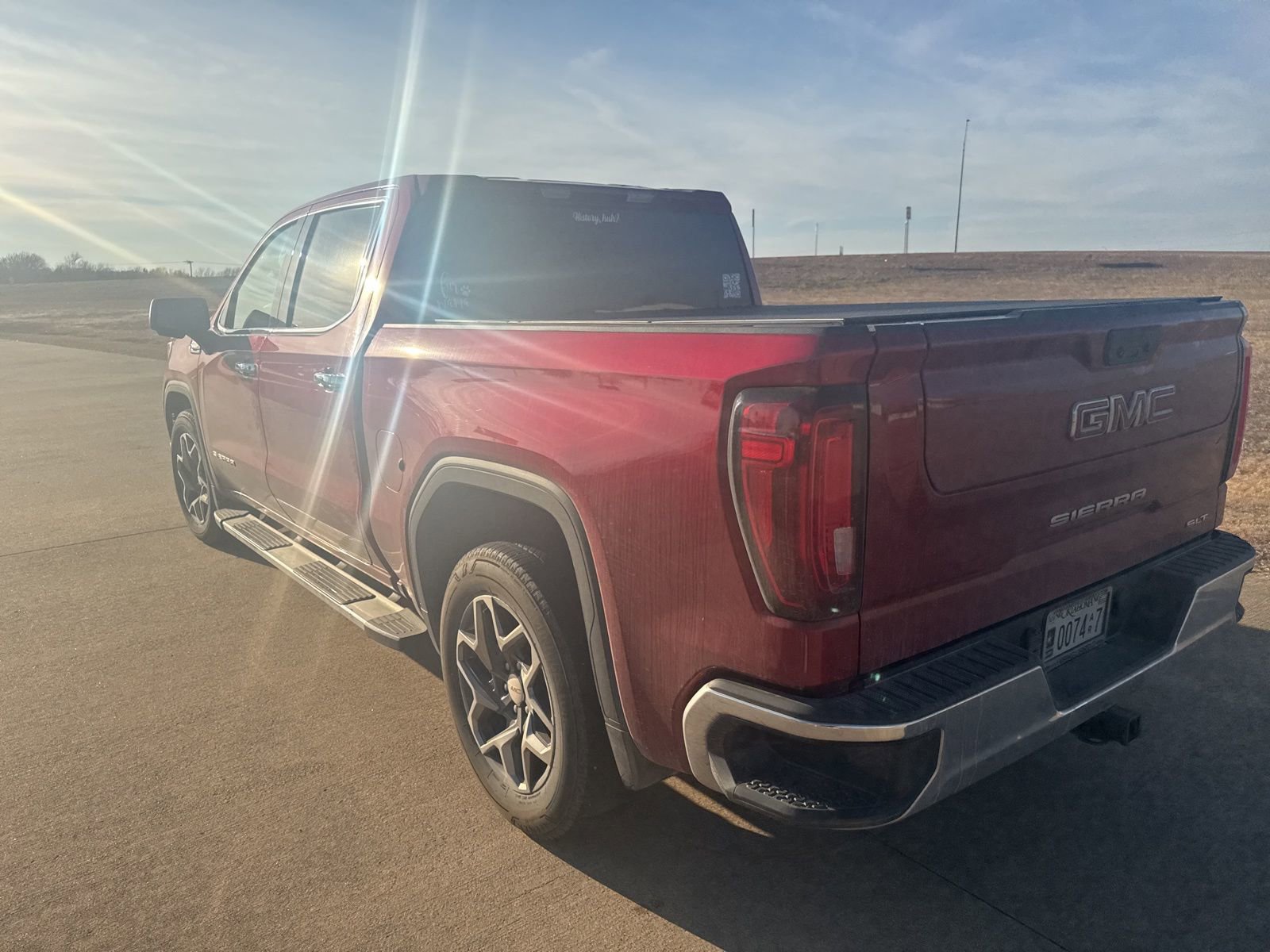 Used 2023 GMC Sierra 1500 SLT image 2