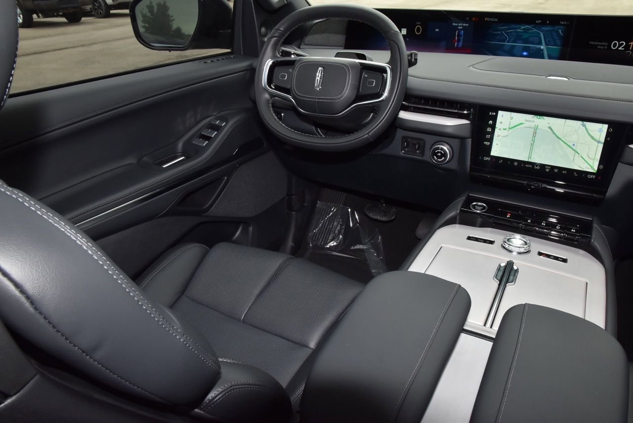 New 2026 Lincoln Navigator Reserve AWD/4WD image 16