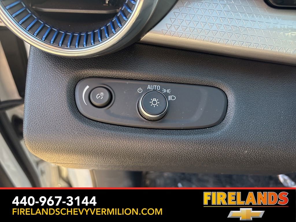 Certified 2025 Chevrolet Trax LT w/ LT Convenience Package image 16