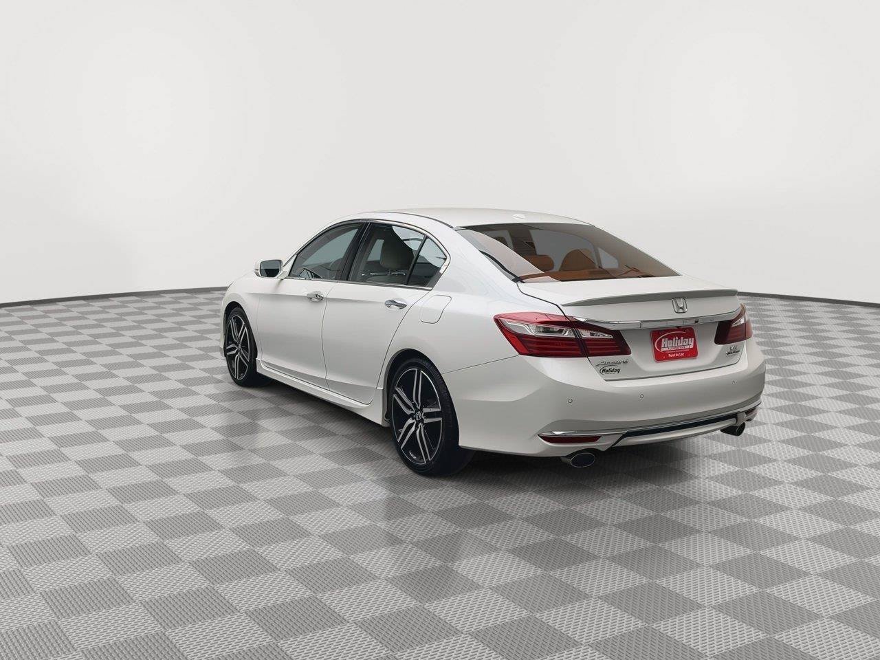 Used 2017 Honda Accord Touring image 36
