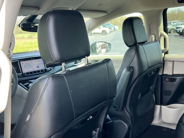 Used 2023 Chrysler Pacifica Touring-L FWD image 36