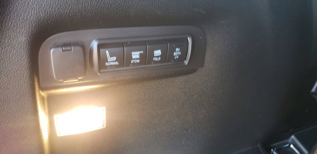 Used 2019 Ford Explorer Limited w/ Ford Safe & Smart Package AWD/4WD image 11