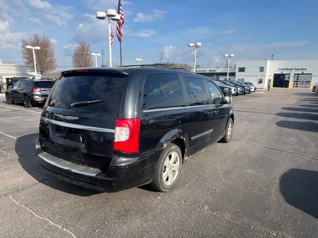 Used 2011 Chrysler Town & Country Touring FWD image 5