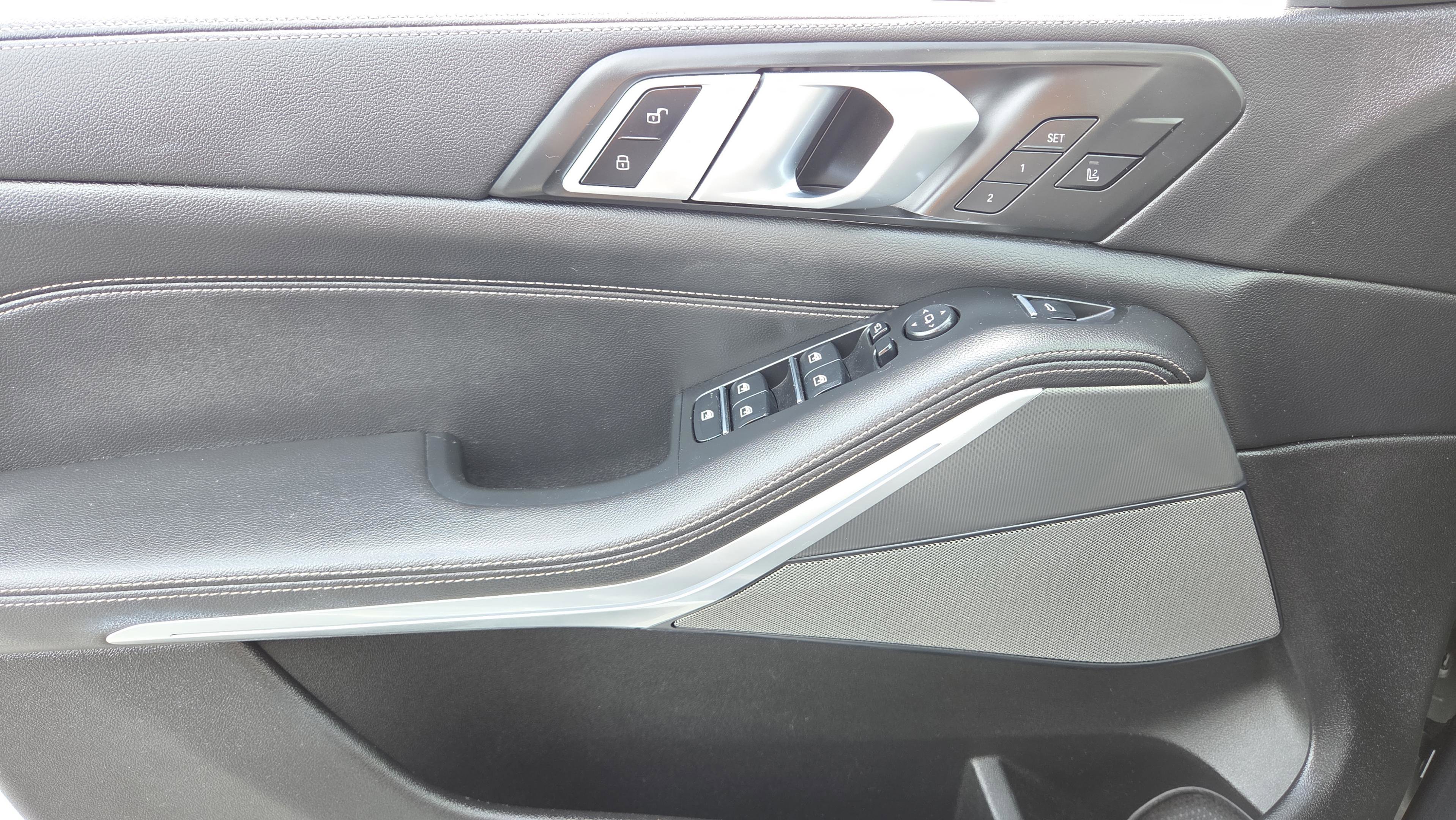 Used 2019 BMW X5 xDrive50i w/ Parking Assistance Package image 32