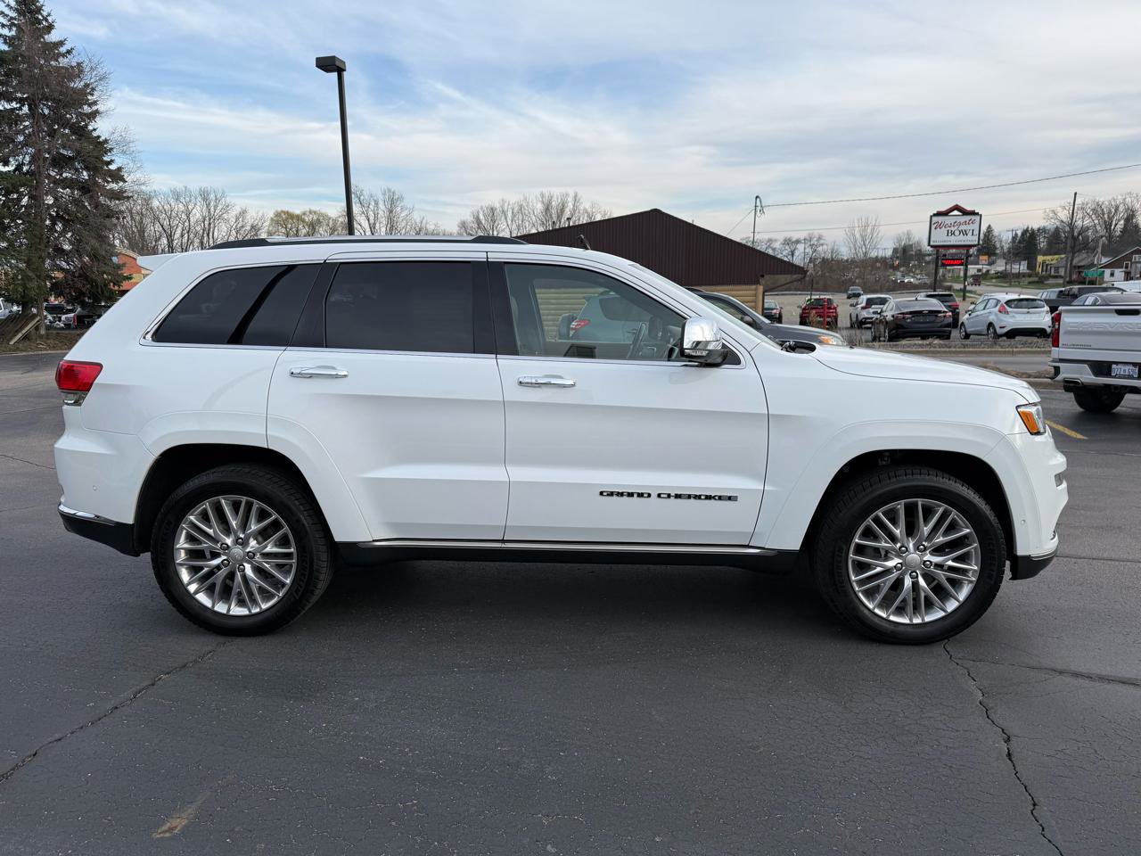 Used 2018 Jeep Grand Cherokee Summit AWD/4WD image 5