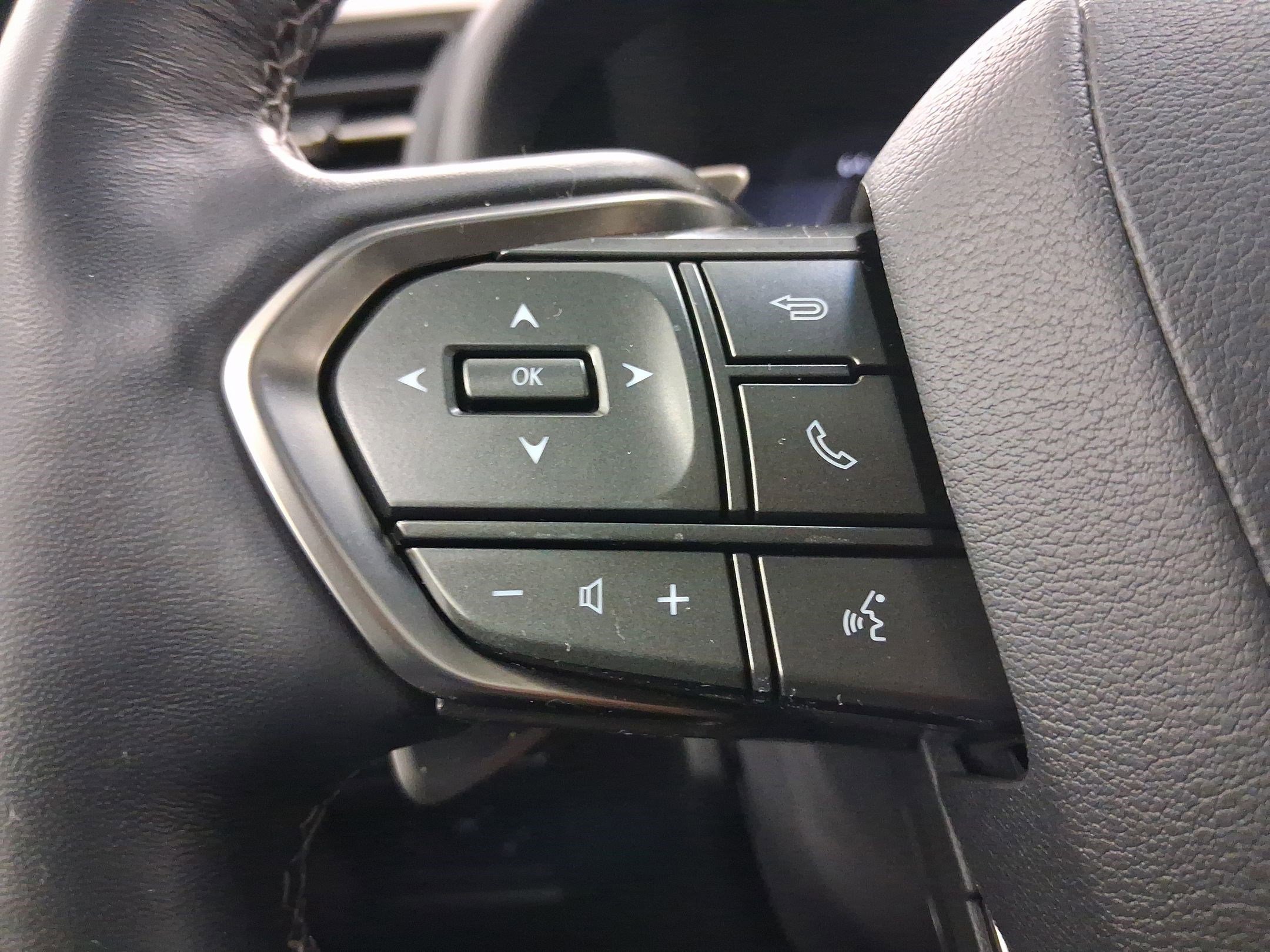 Certified 2025 Lexus LX 600 4WD w/ Luxury Package image 15