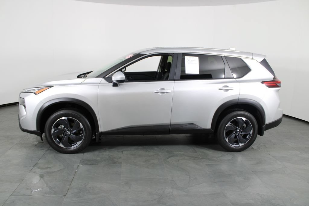 Certified 2025 Nissan Rogue SV FWD image 14