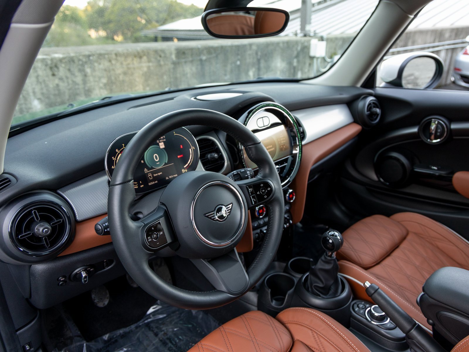 Used 2023 MINI Cooper 2-Door Hardtop w/ Signature Upholstery Package image 4