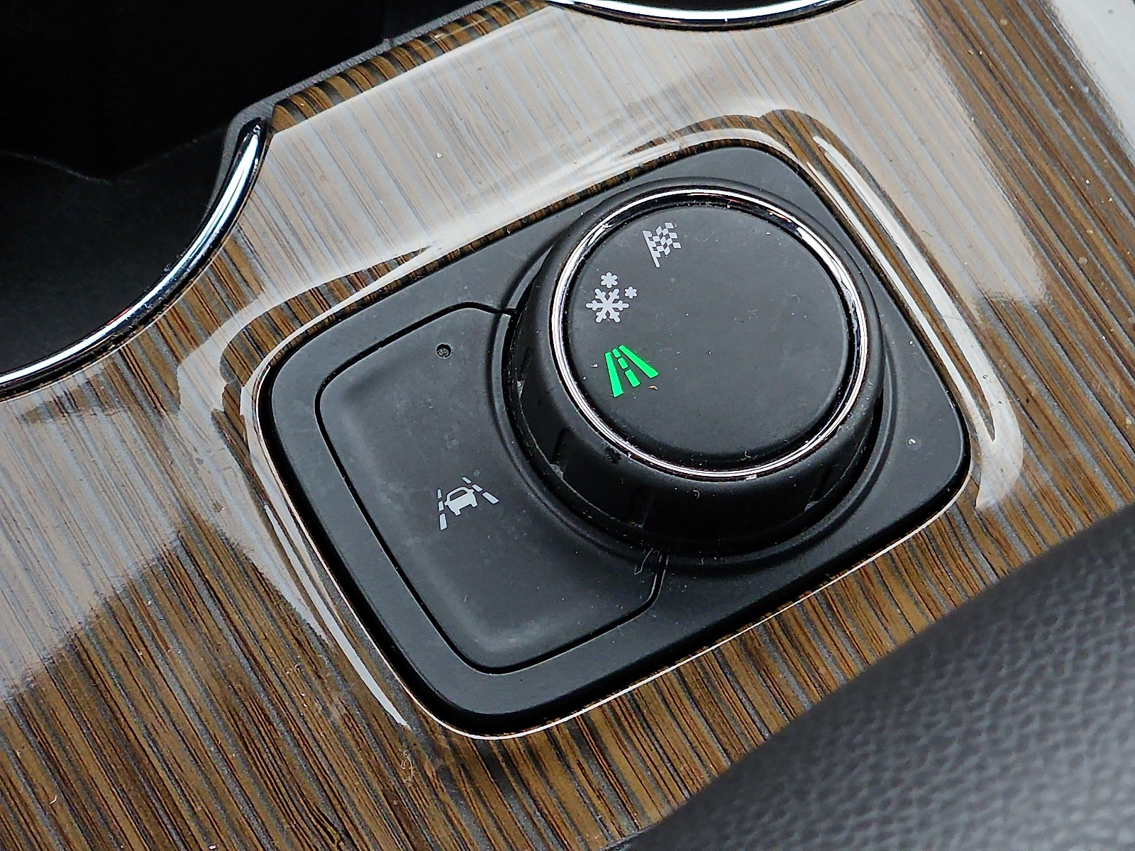 Certified 2023 GMC Acadia SLE image 24