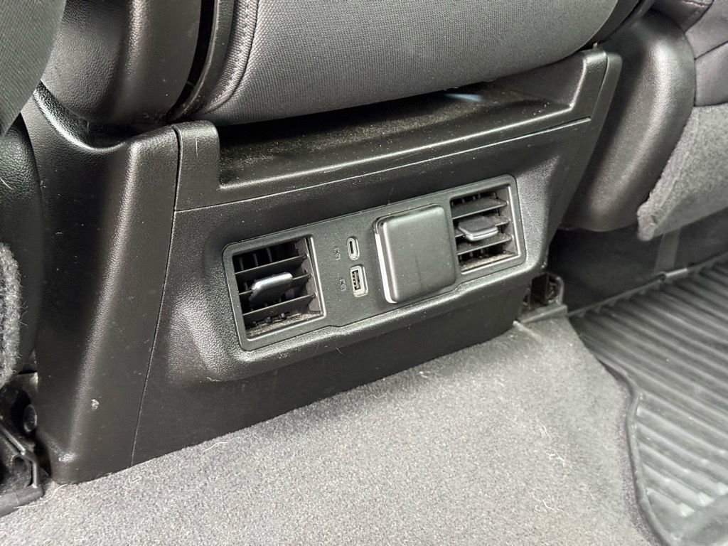 Used 2022 Chevrolet Silverado 1500 LT image 32