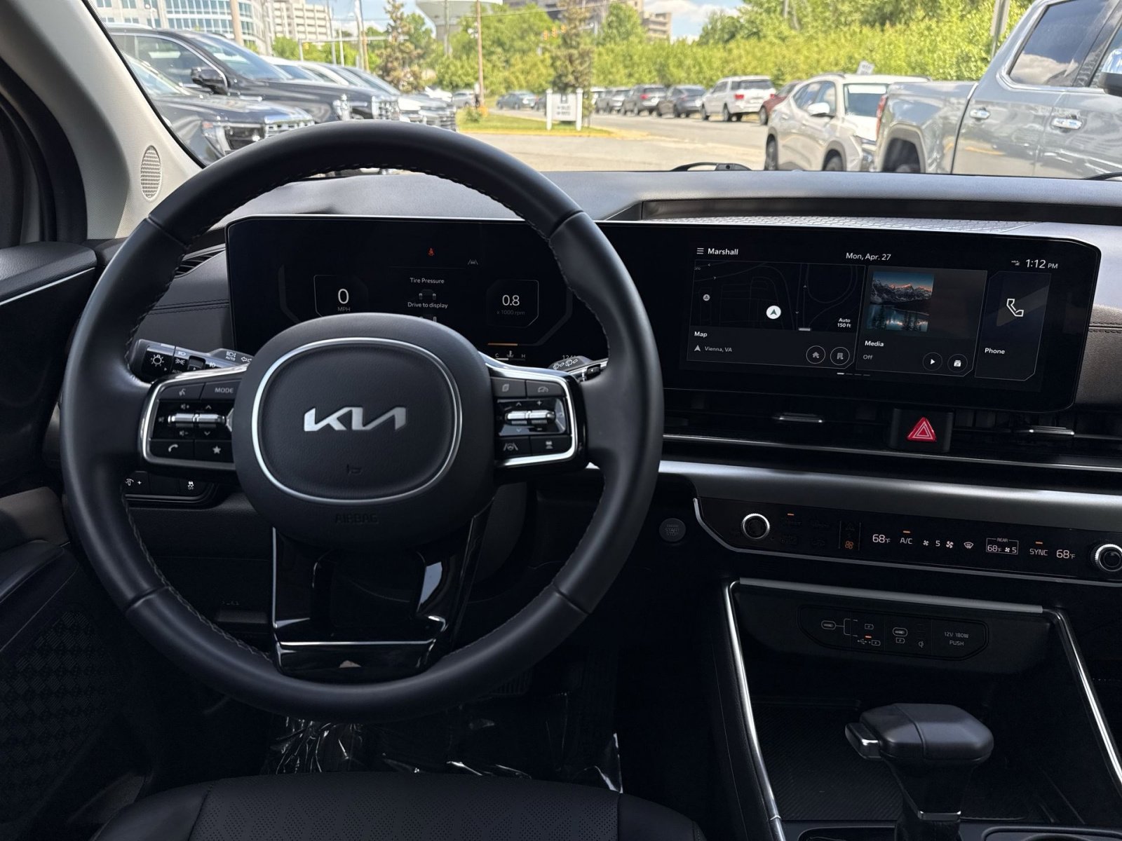 Used 2025 Kia Carnival SX w/ SX Dark Edition Package FWD image 16