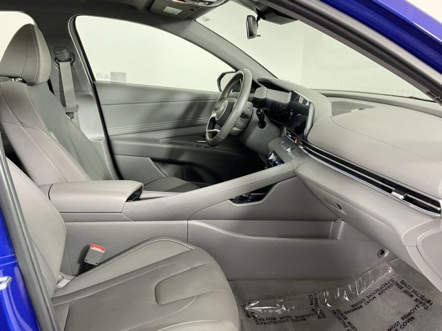Used 2025 Hyundai Elantra SEL image 16