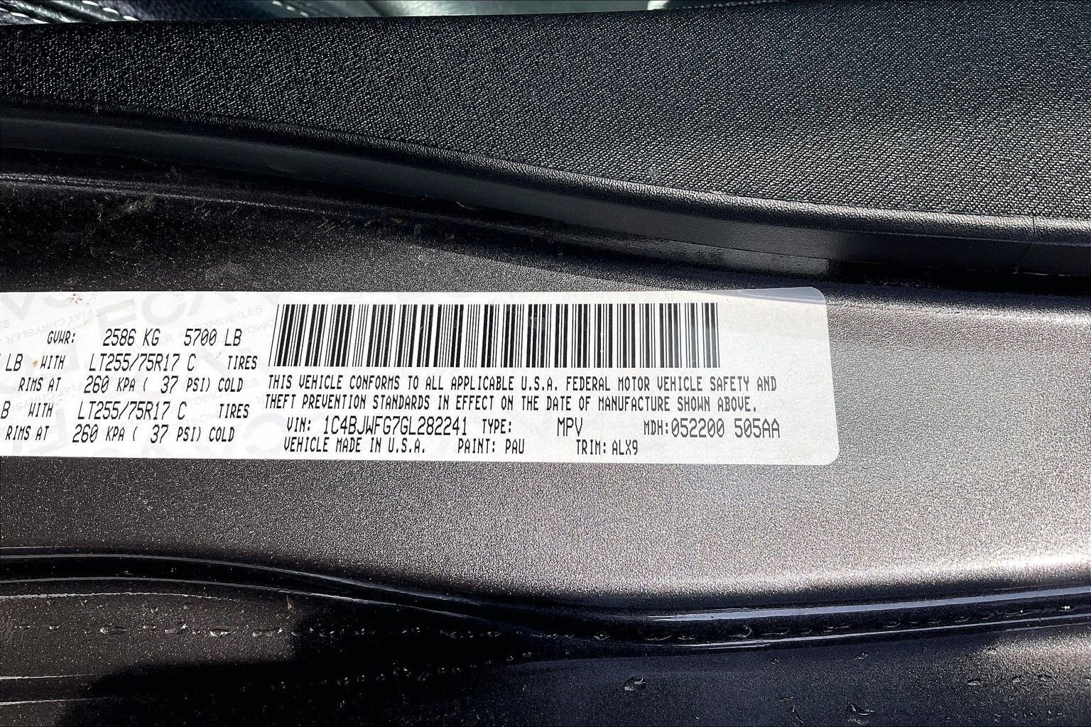 Used 2016 Jeep Wrangler Unlimited Rubicon image 32