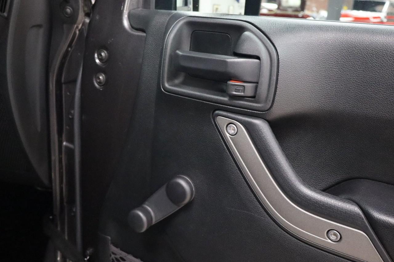 Used 2018 Jeep Wrangler Sport w/ Connectivity Group AWD/4WD image 22