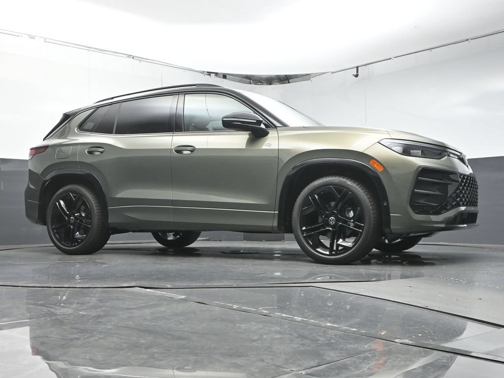 New 2026 Volkswagen Tiguan SE R-Line FWD image 36