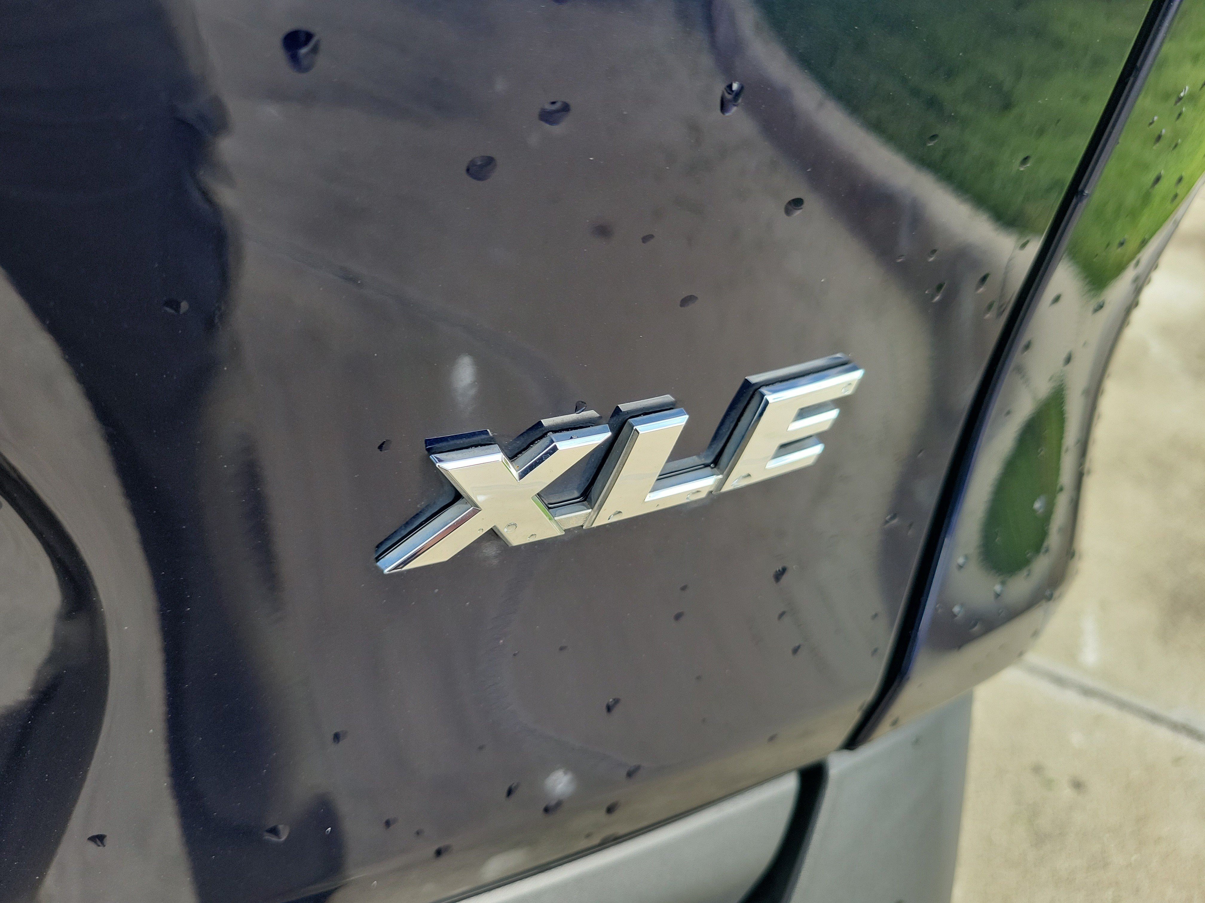 Used 2019 Toyota RAV4 XLE Premium FWD image 9