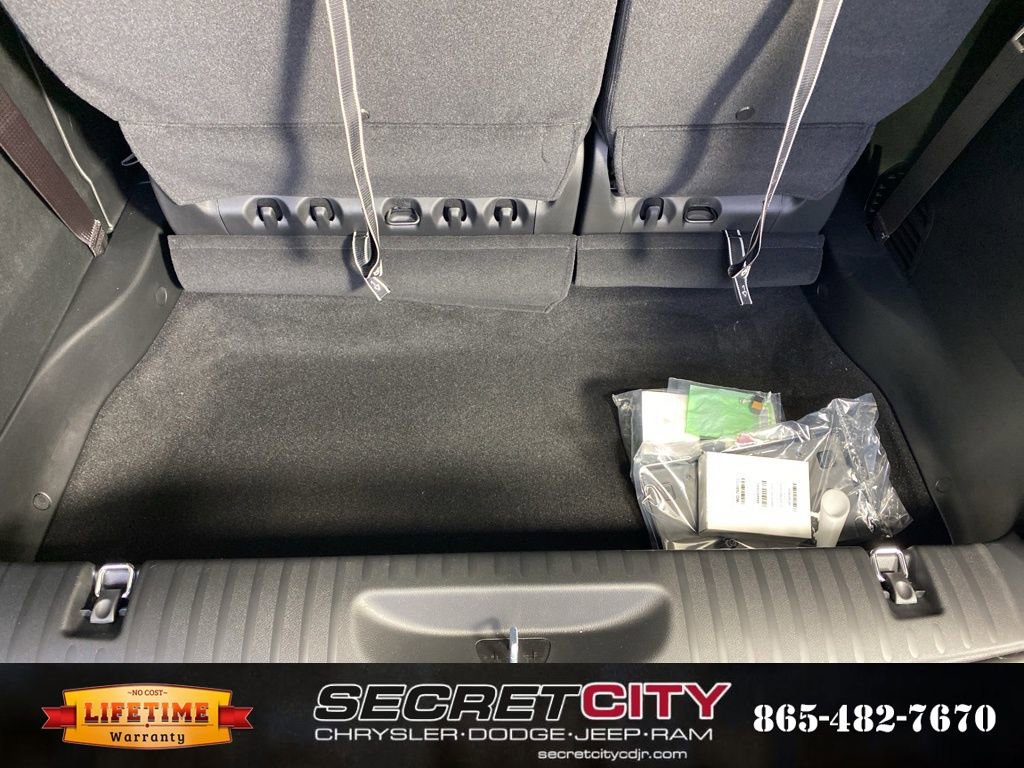 New 2026 Chrysler Pacifica Select image 37